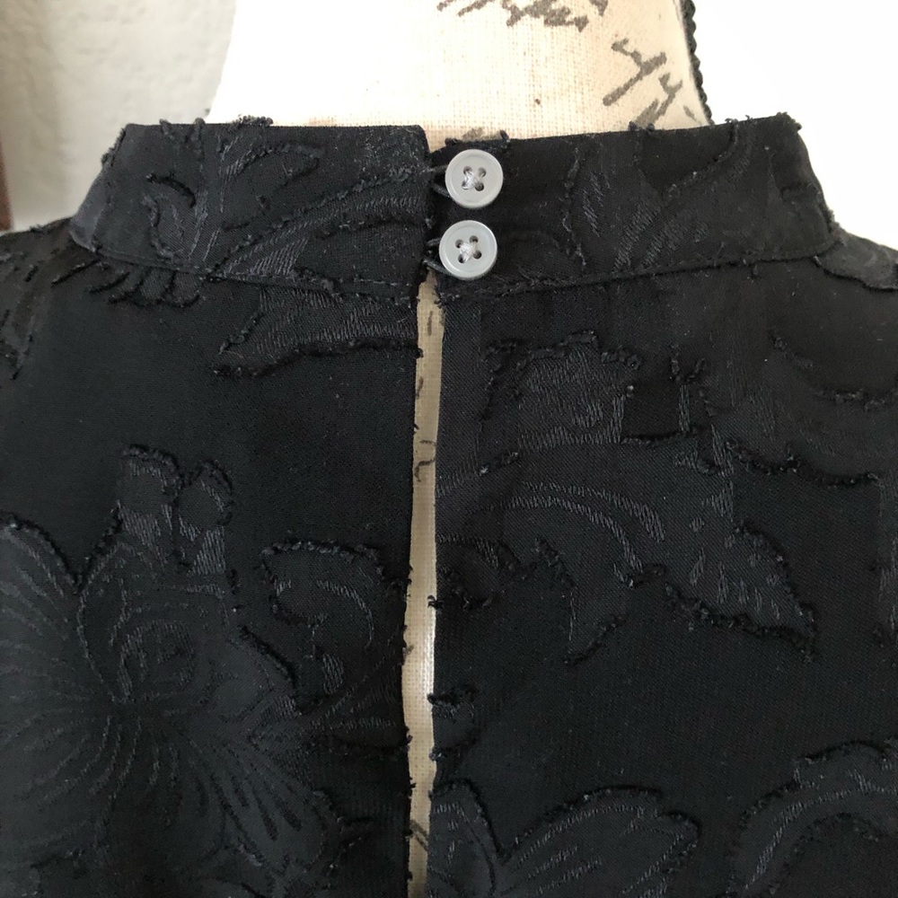 LOFT MEDIUM BLACK RUFFLE SLEEVE TOP - Picture 4 of 4